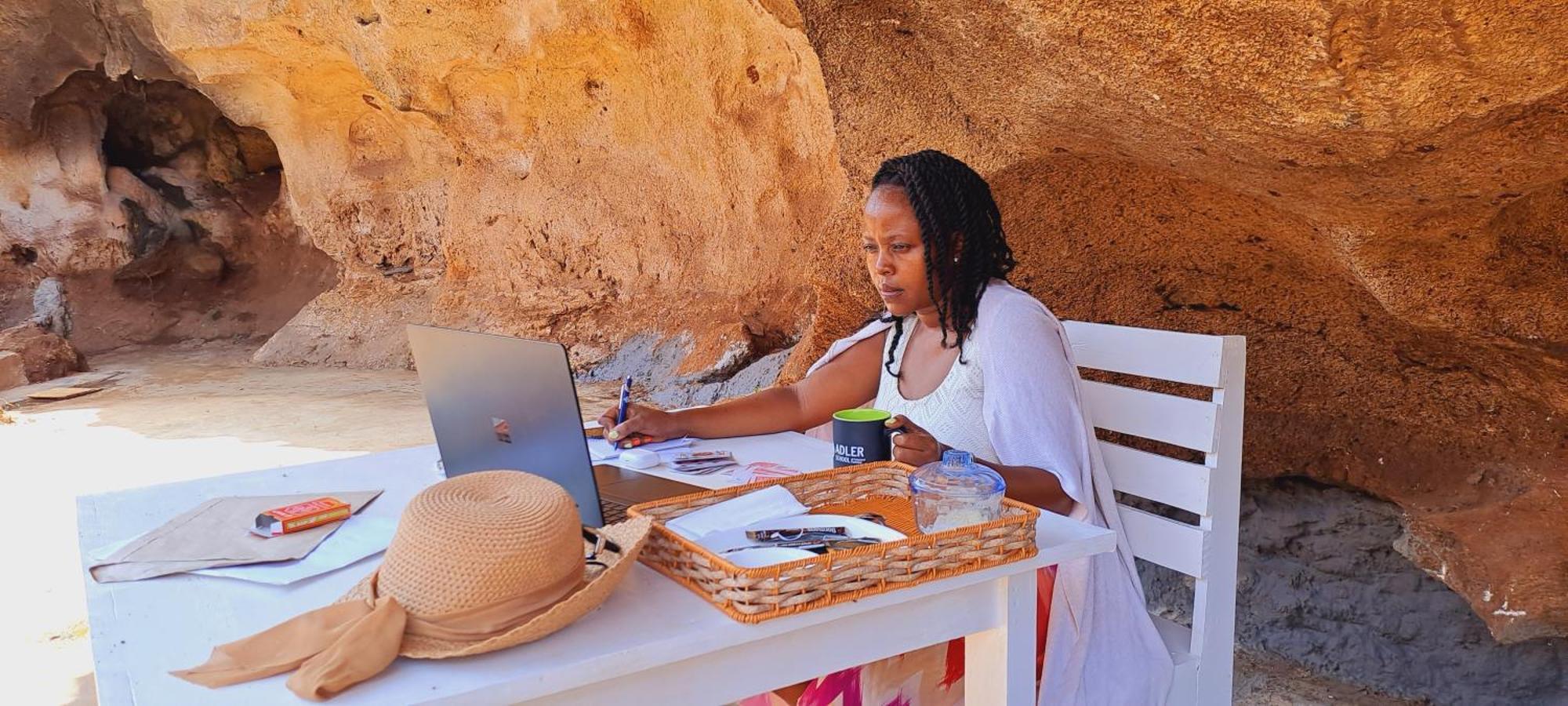 Cave Diani Holiday Apartments ディアニ・ビーチ エクステリア 写真